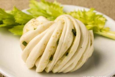 面食如此做才簡(jiǎn)單，不發(fā)面、不用煮，比饅頭好吃，比花卷有嚼勁